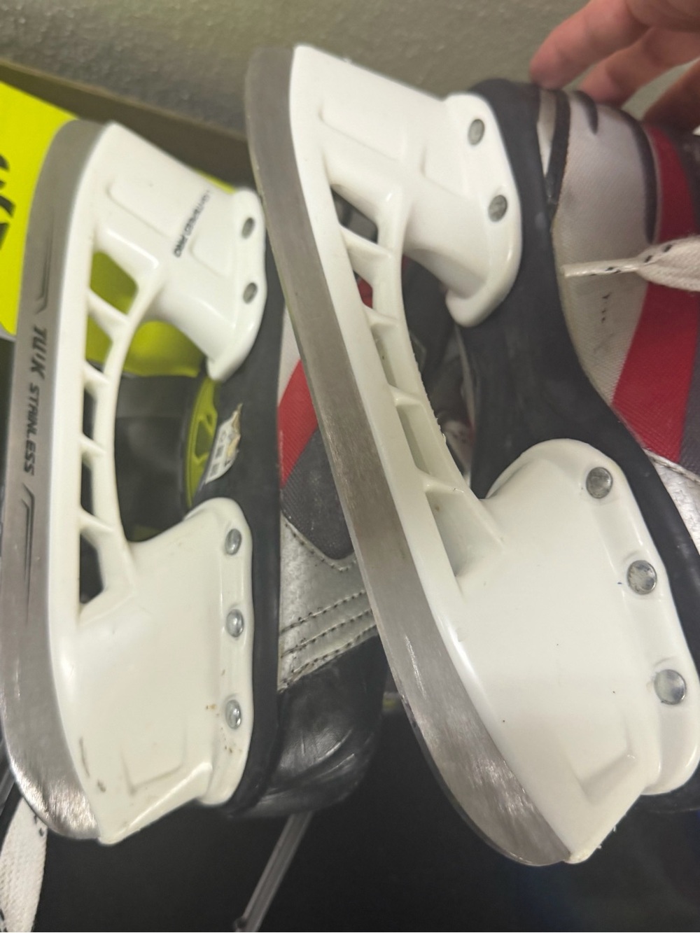 Bauer Kids Black and White Hockey Skates 1R - Picture 9 of 10